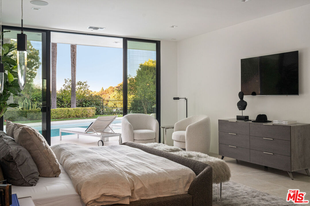 1935 Loma Vista Dr