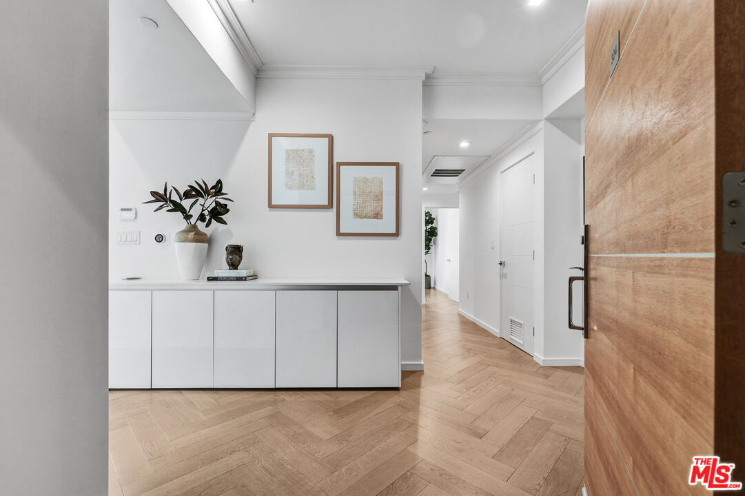 132 N Swall Dr Unit: 304