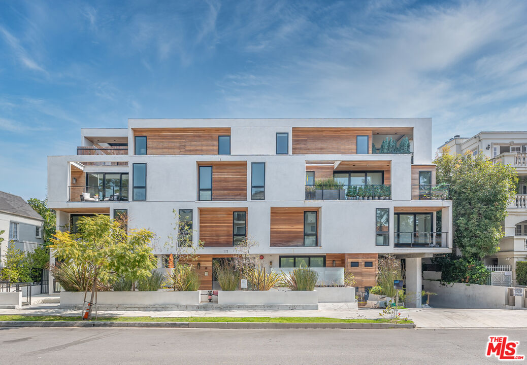 132 N Swall Dr Unit: 304