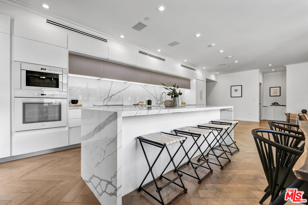 132 N Swall Dr Unit: 304