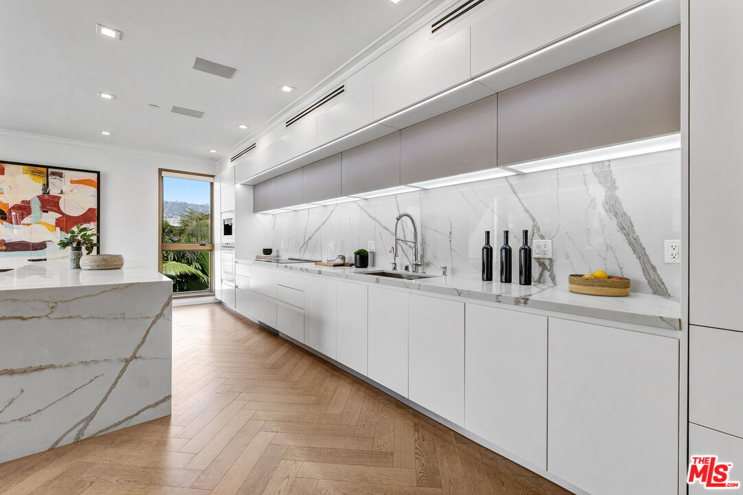 132 N Swall Dr Unit: 304