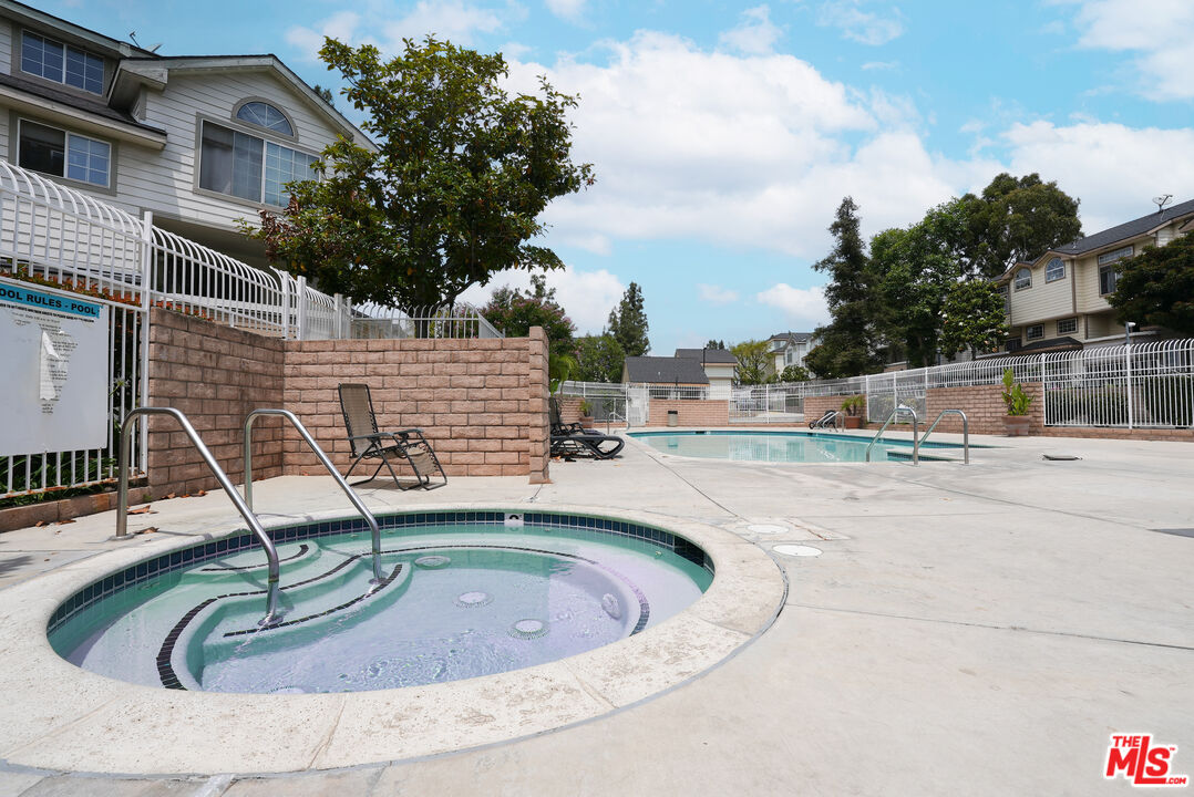 11150 Glenoaks Blvd Unit: 27