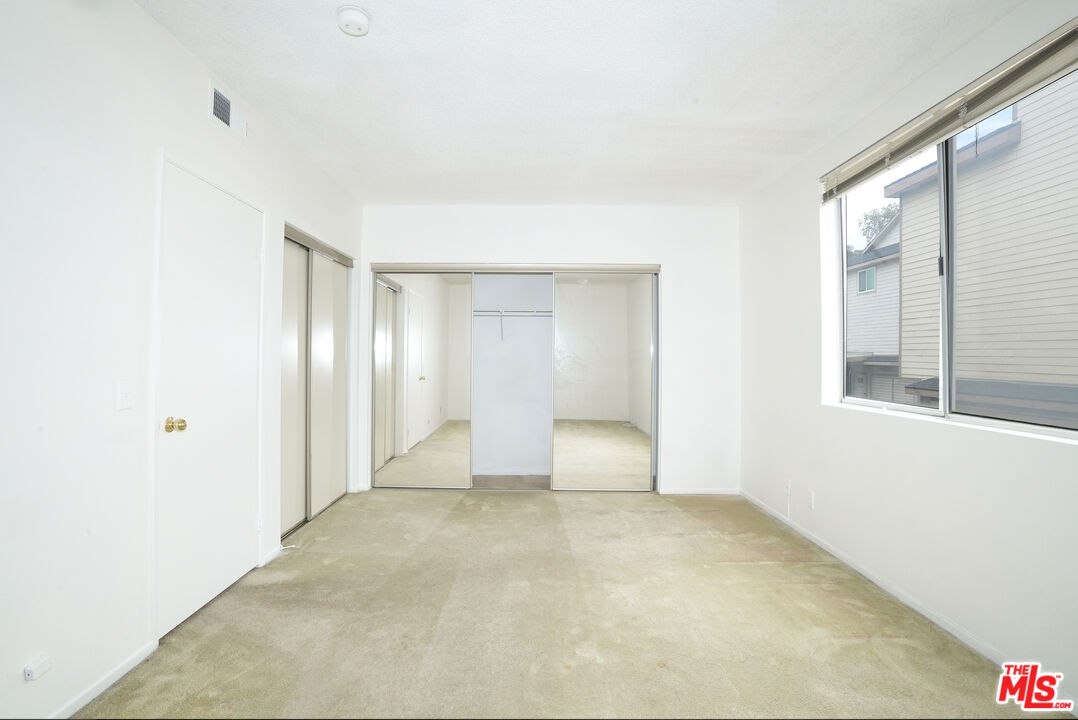 11150 Glenoaks Blvd Unit: 27