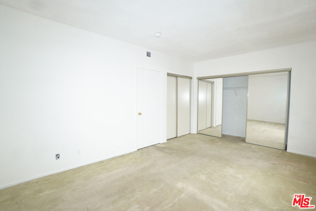 11150 Glenoaks Blvd Unit: 27