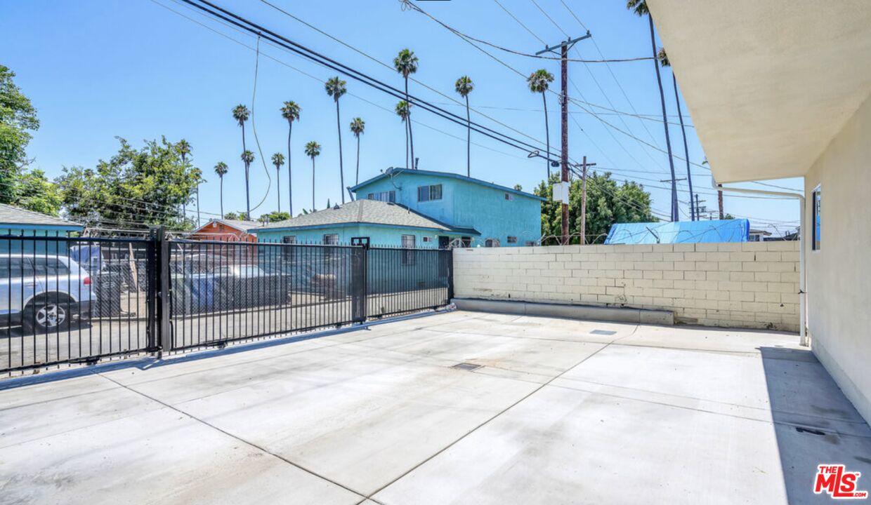 2818 W Jefferson Blvd