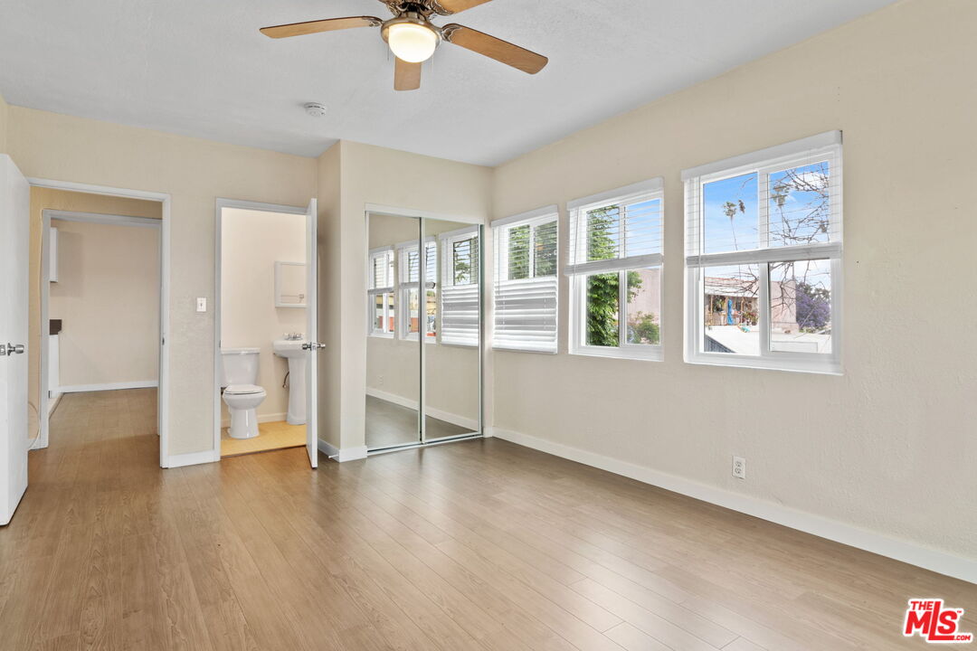 2818 W Jefferson Blvd