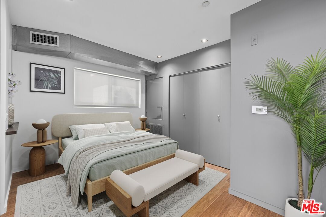 7062 Hawthorn Ave Unit: 203