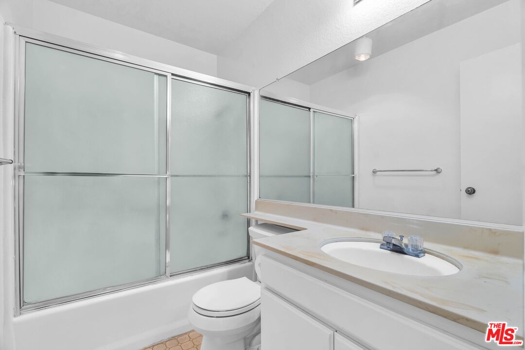 456 E Magnolia Blvd Unit: E