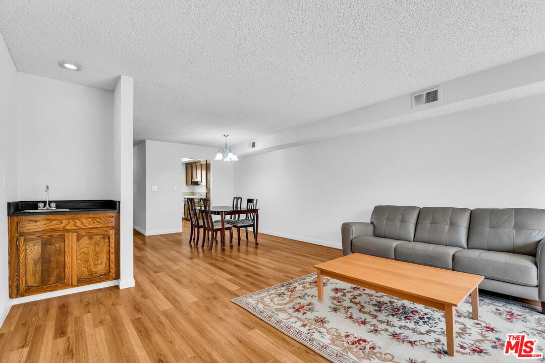 456 E Magnolia Blvd Unit: E