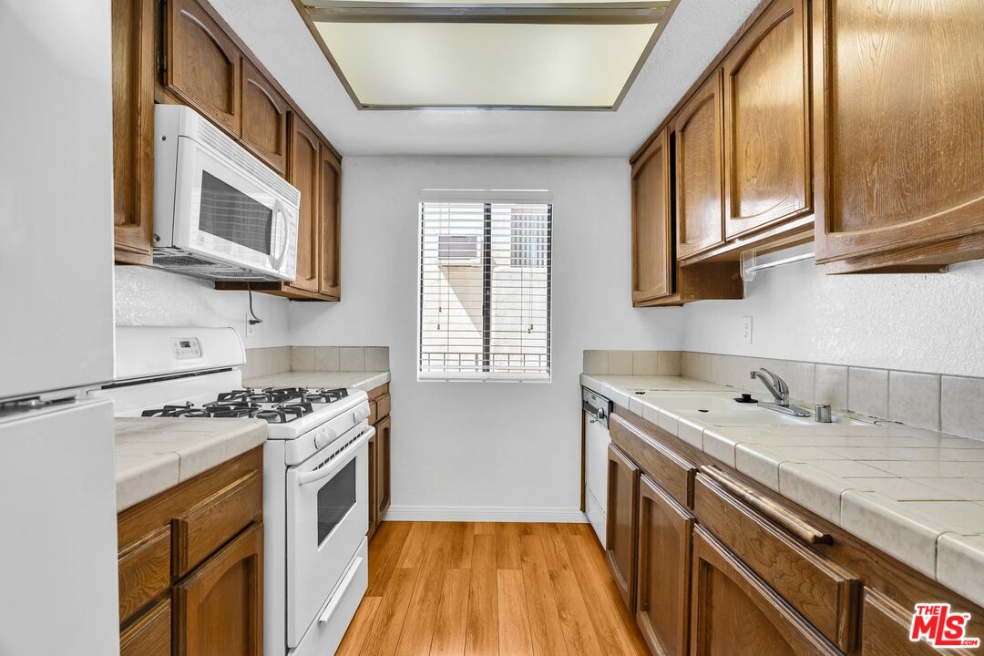 456 E Magnolia Blvd Unit: E