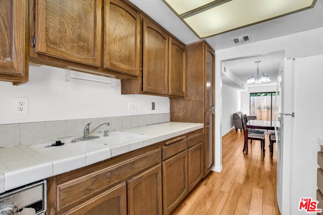 456 E Magnolia Blvd Unit: E