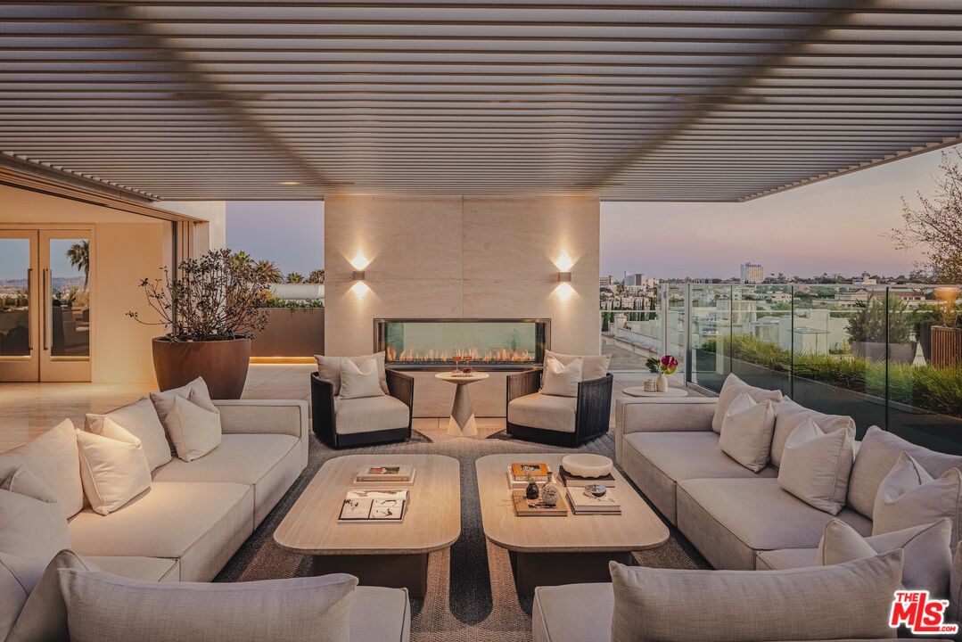 9200 Wilshire Blvd Unit: 206W