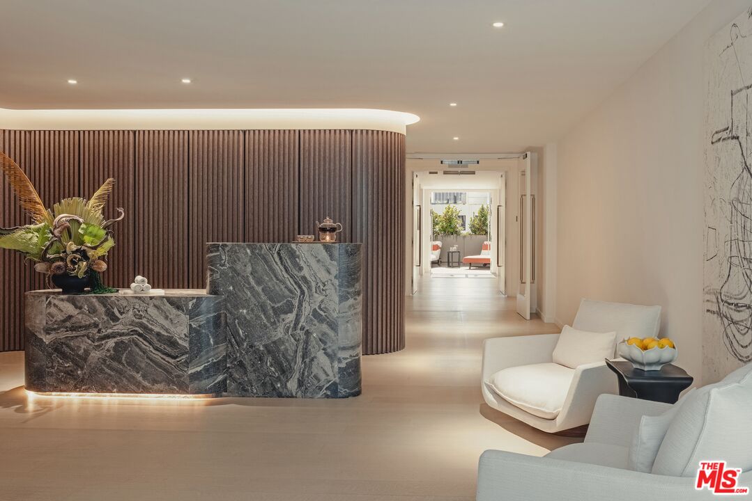 9200 Wilshire Blvd Unit: 206W