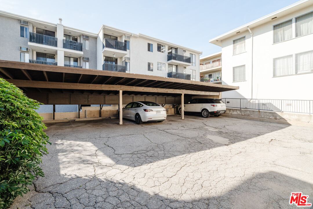 1147 Horn Ave Unit: 4