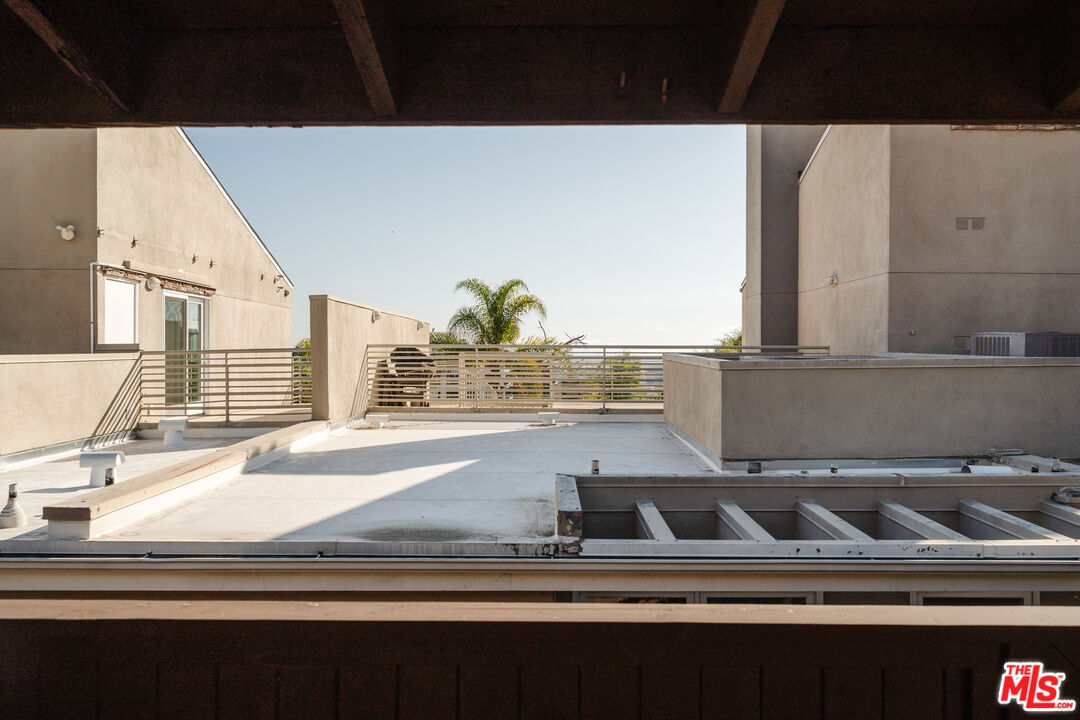 1147 Horn Ave Unit: 4