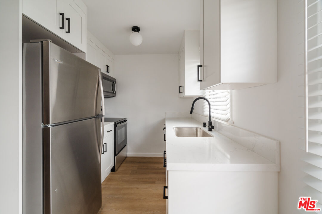 1147 Horn Ave Unit: 4