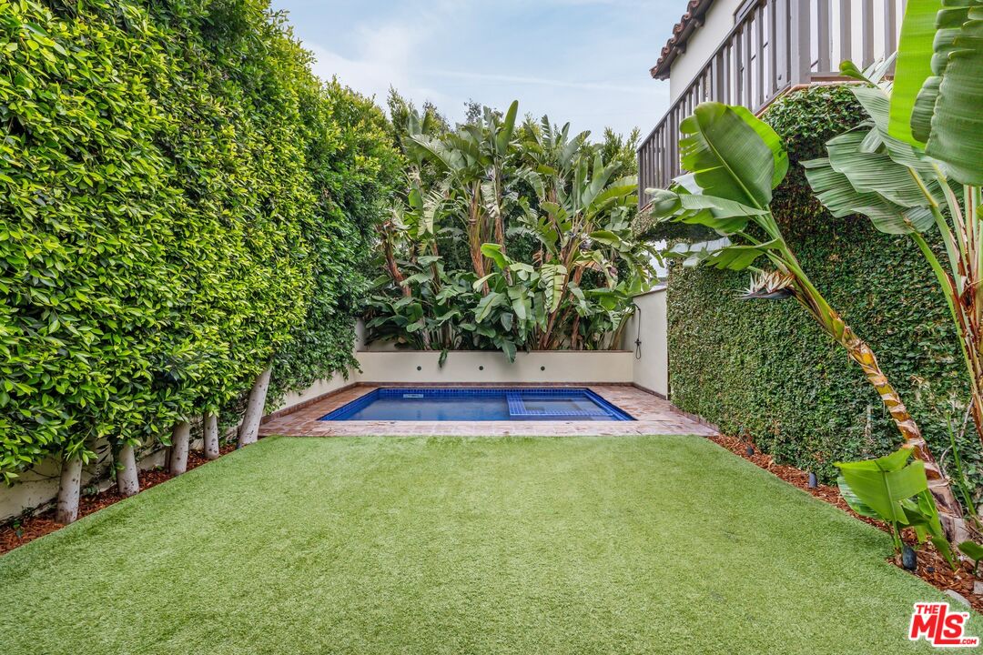 1017 S Gretna Green Way