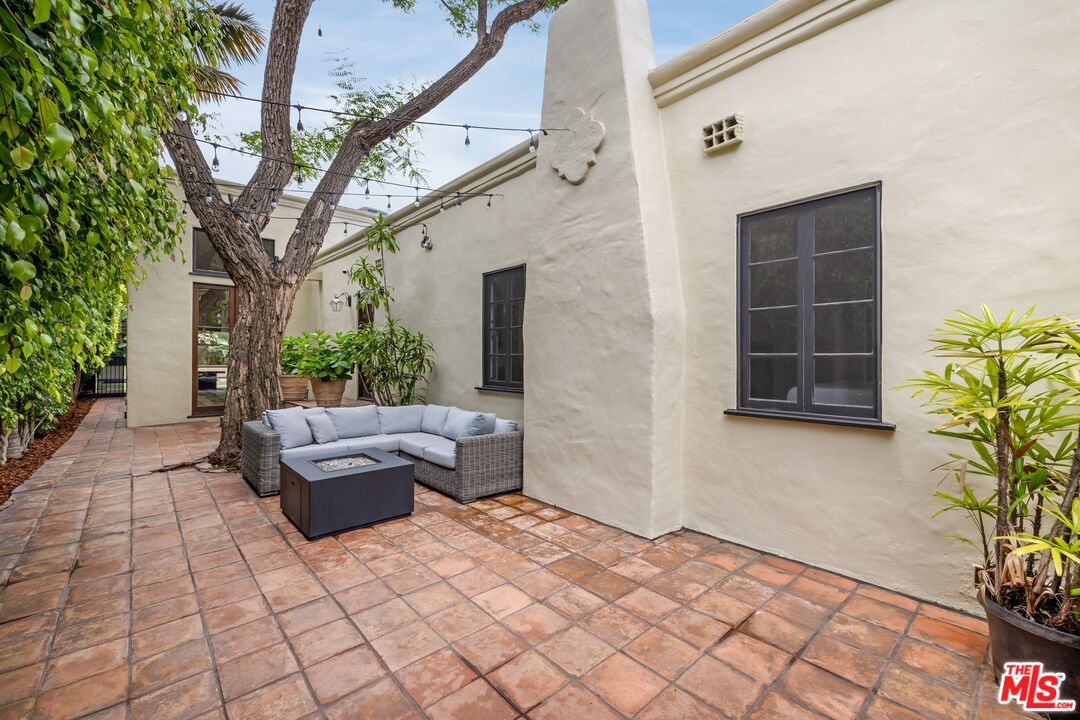 1017 S Gretna Green Way