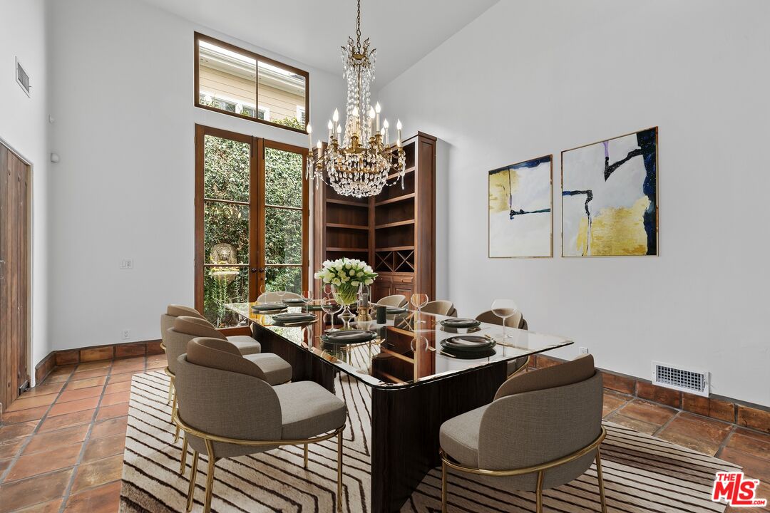 1017 S Gretna Green Way