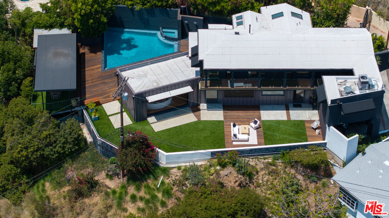 8021 Floral Ave