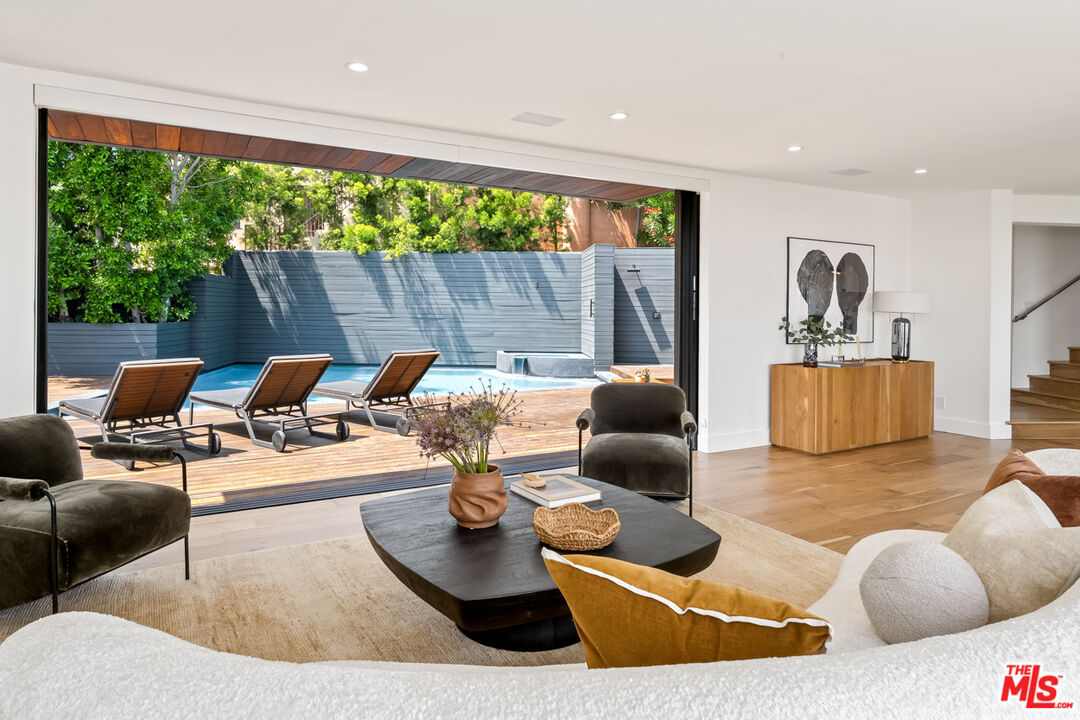 8021 Floral Ave