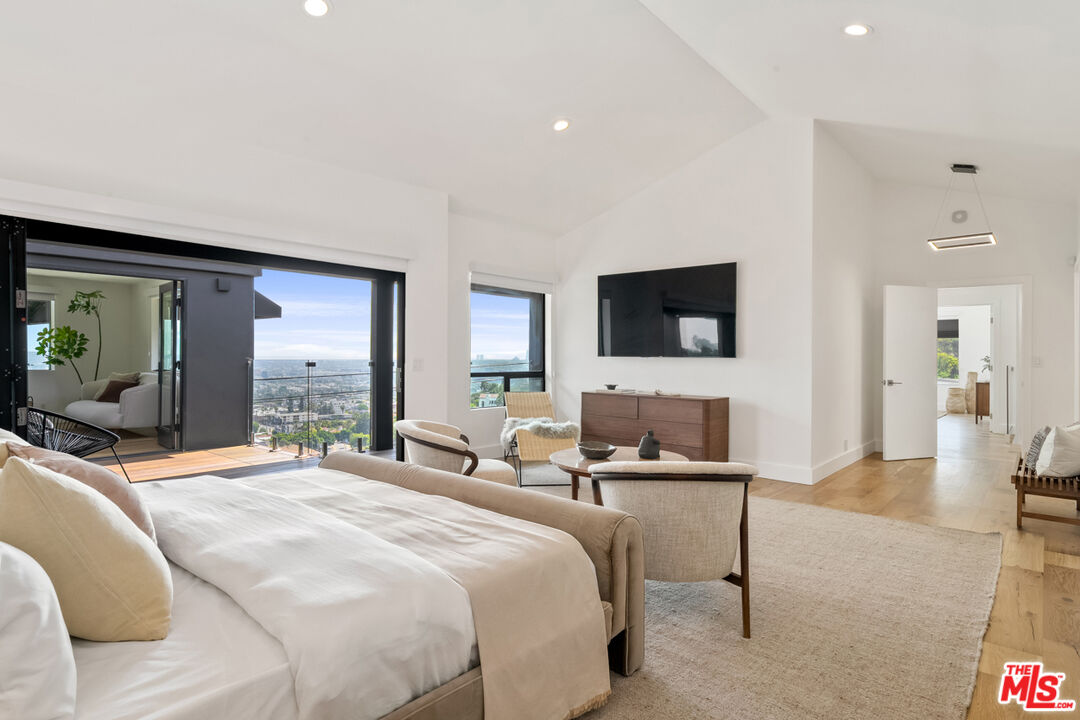 8021 Floral Ave