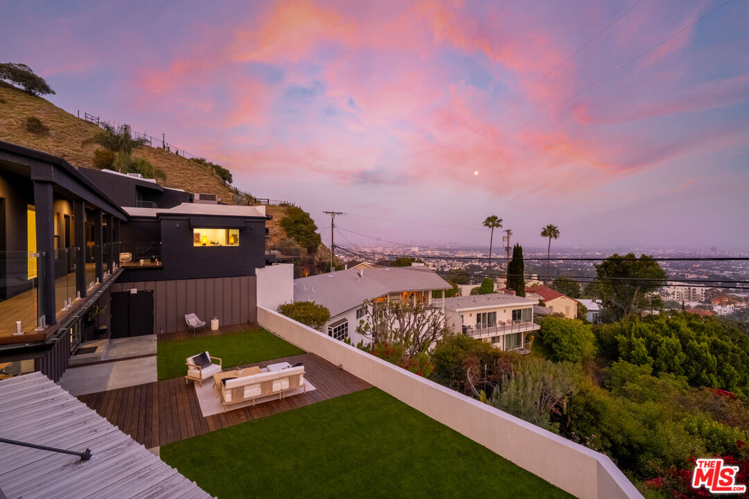 8021 Floral Ave