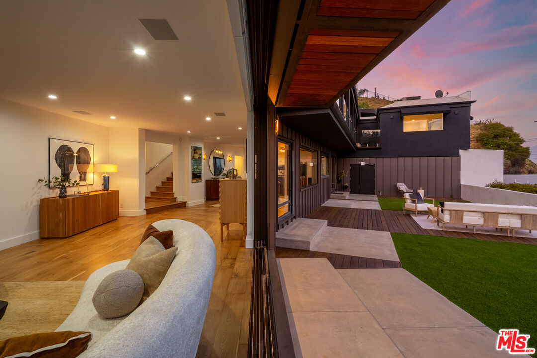 8021 Floral Ave