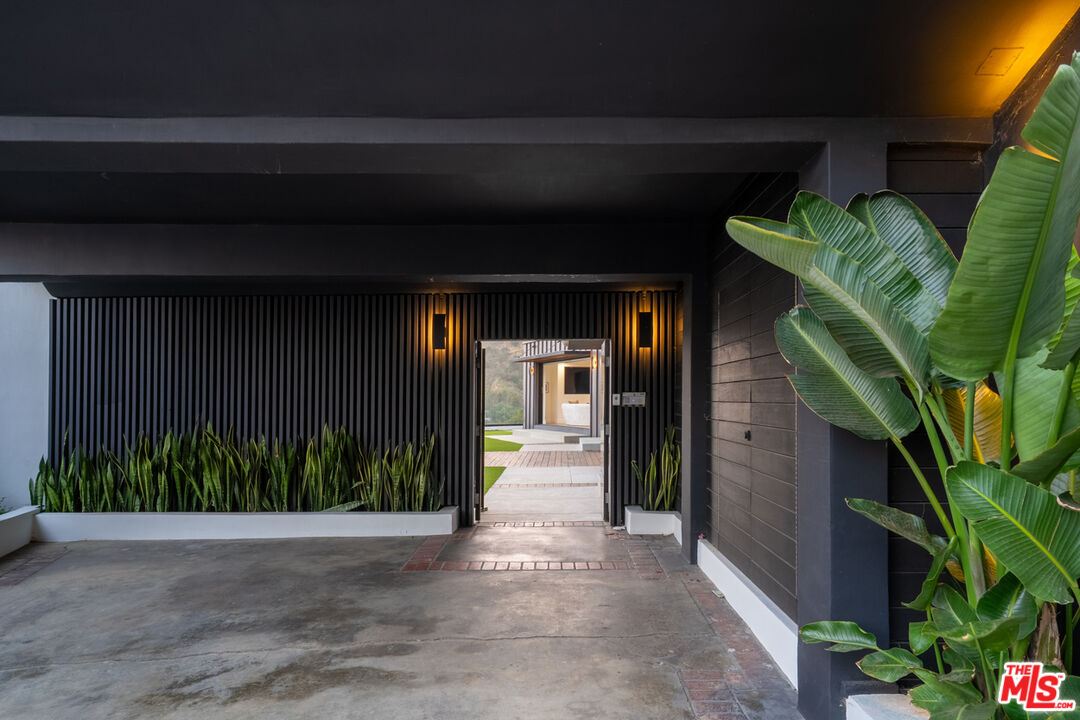 8021 Floral Ave
