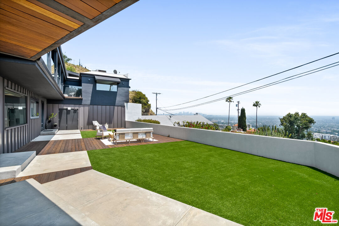 8021 Floral Ave
