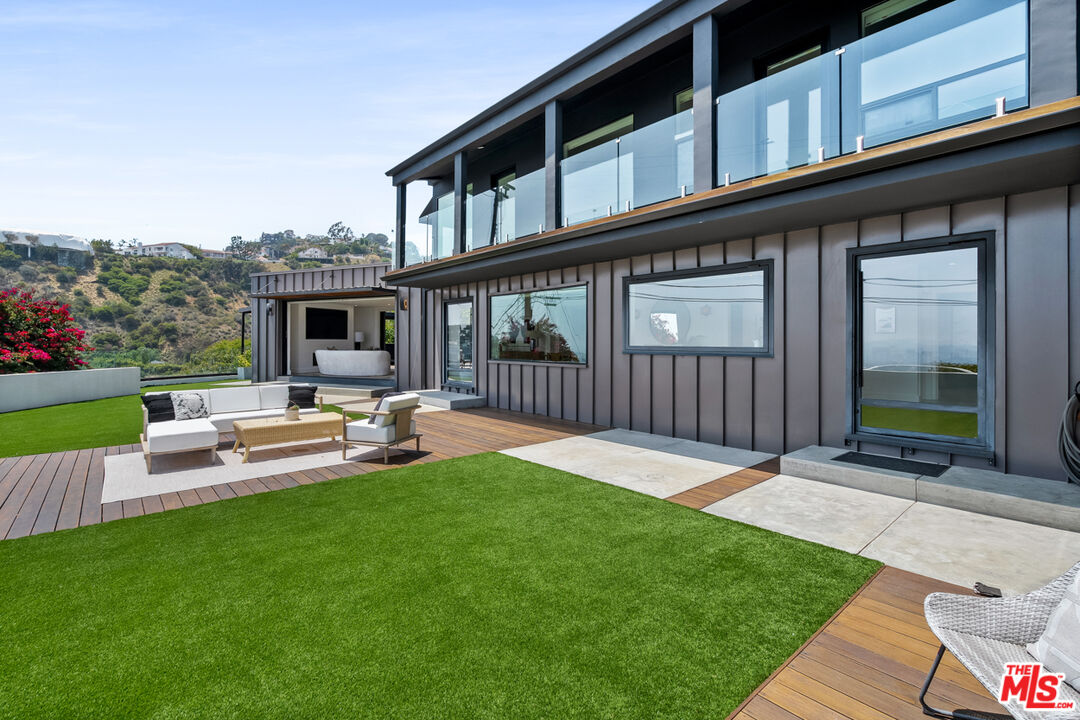 8021 Floral Ave