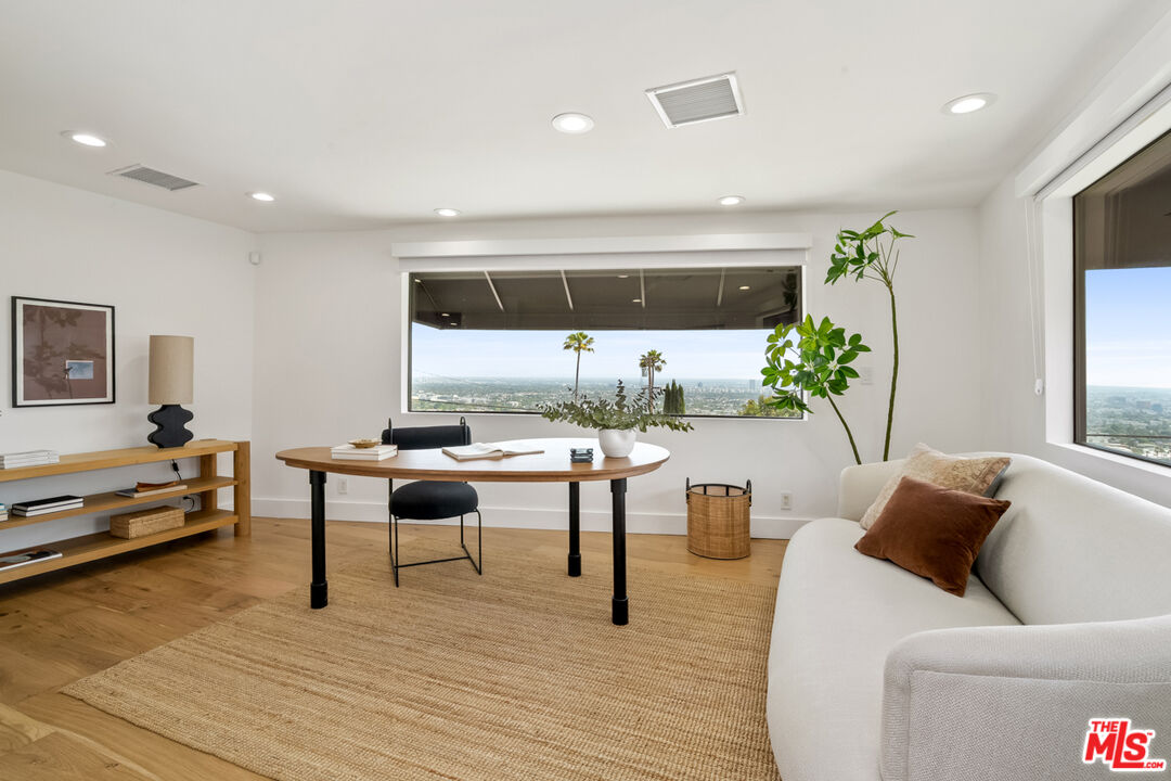 8021 Floral Ave