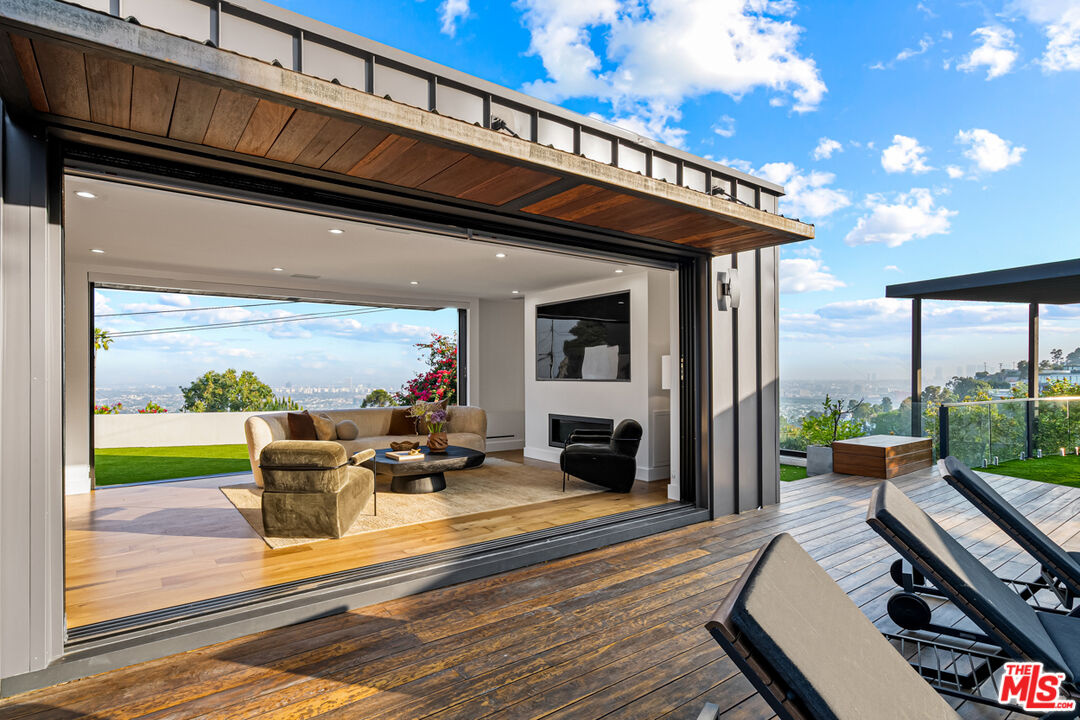 8021 Floral Ave