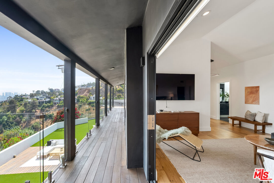 8021 Floral Ave