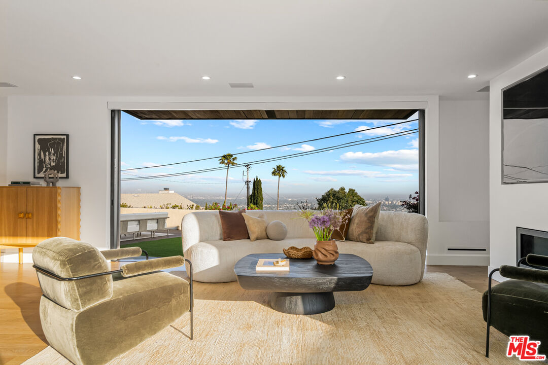 8021 Floral Ave