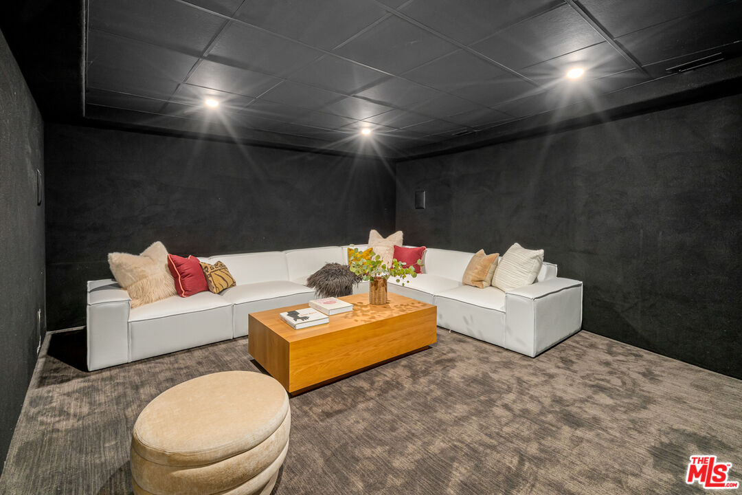 8021 Floral Ave