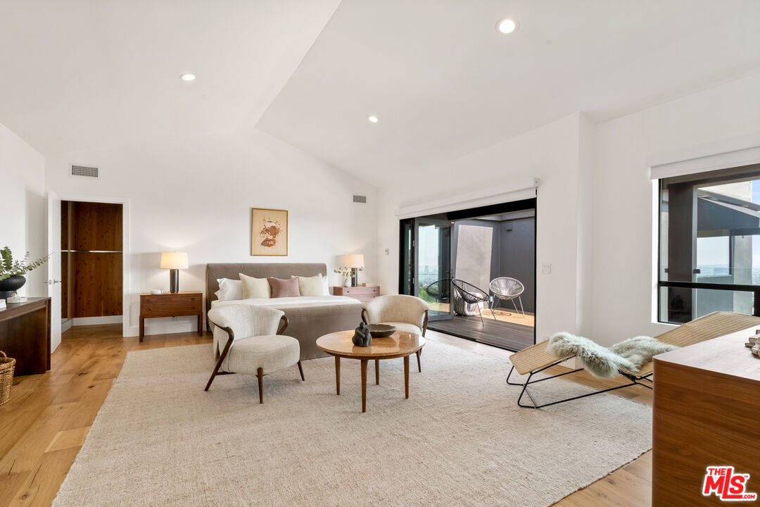 8021 Floral Ave