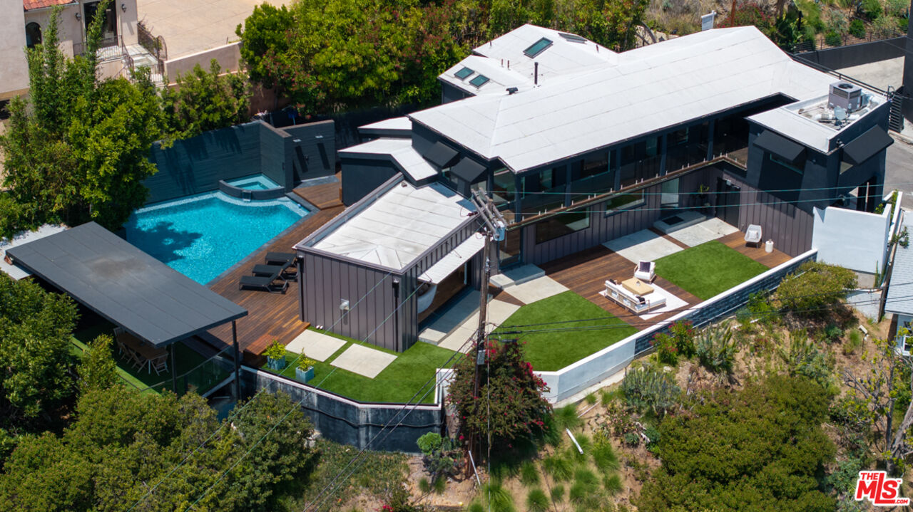 8021 Floral Ave