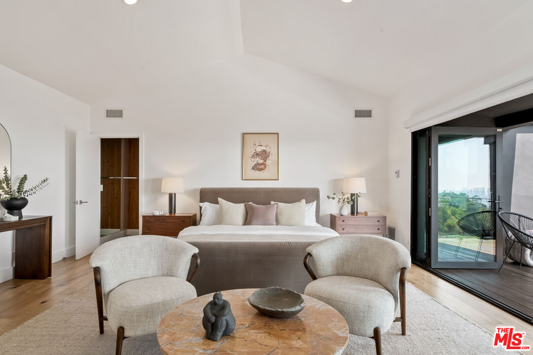 8021 Floral Ave