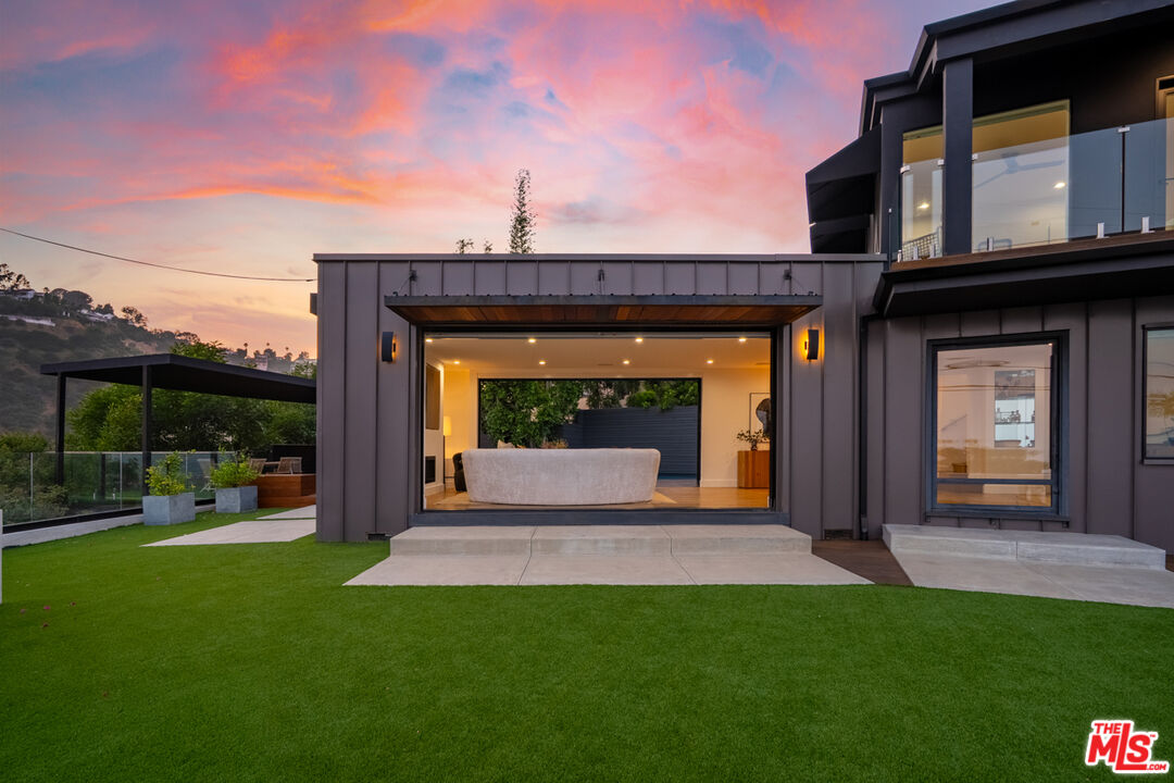 8021 Floral Ave