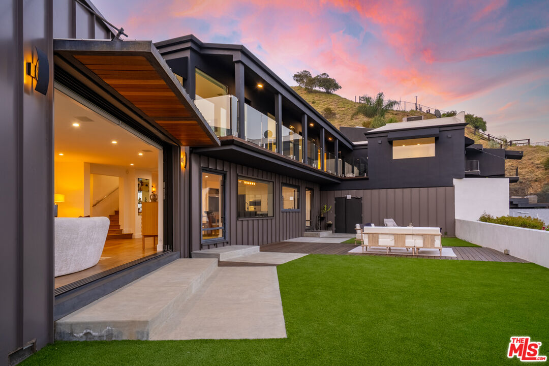 8021 Floral Ave