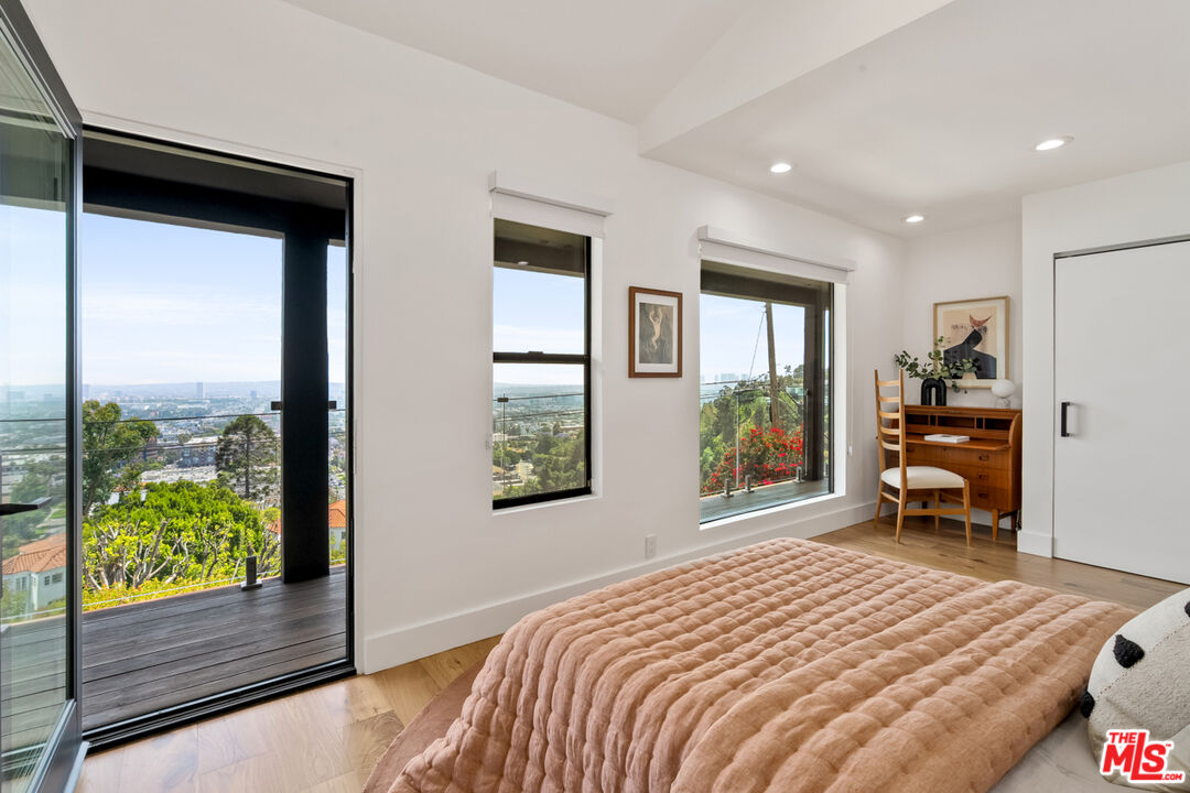 8021 Floral Ave