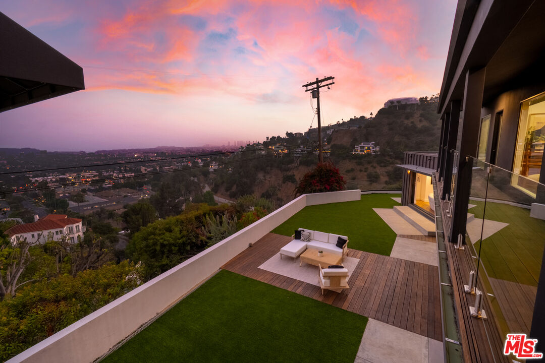 8021 Floral Ave