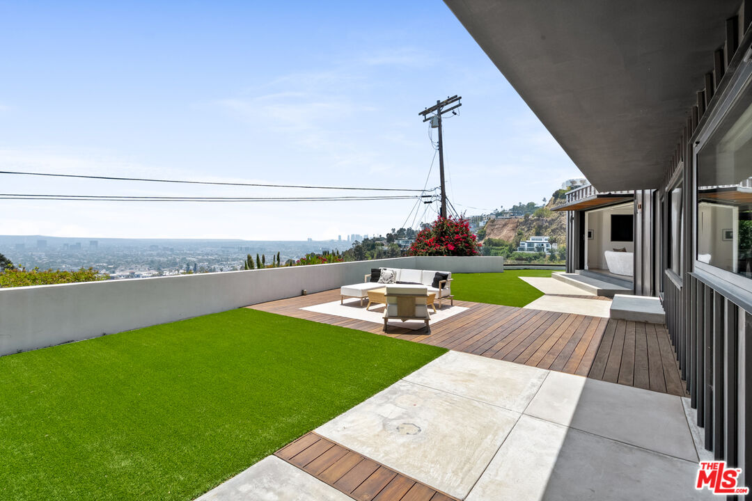 8021 Floral Ave
