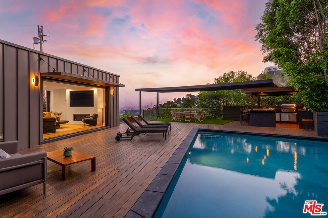 8021 Floral Ave