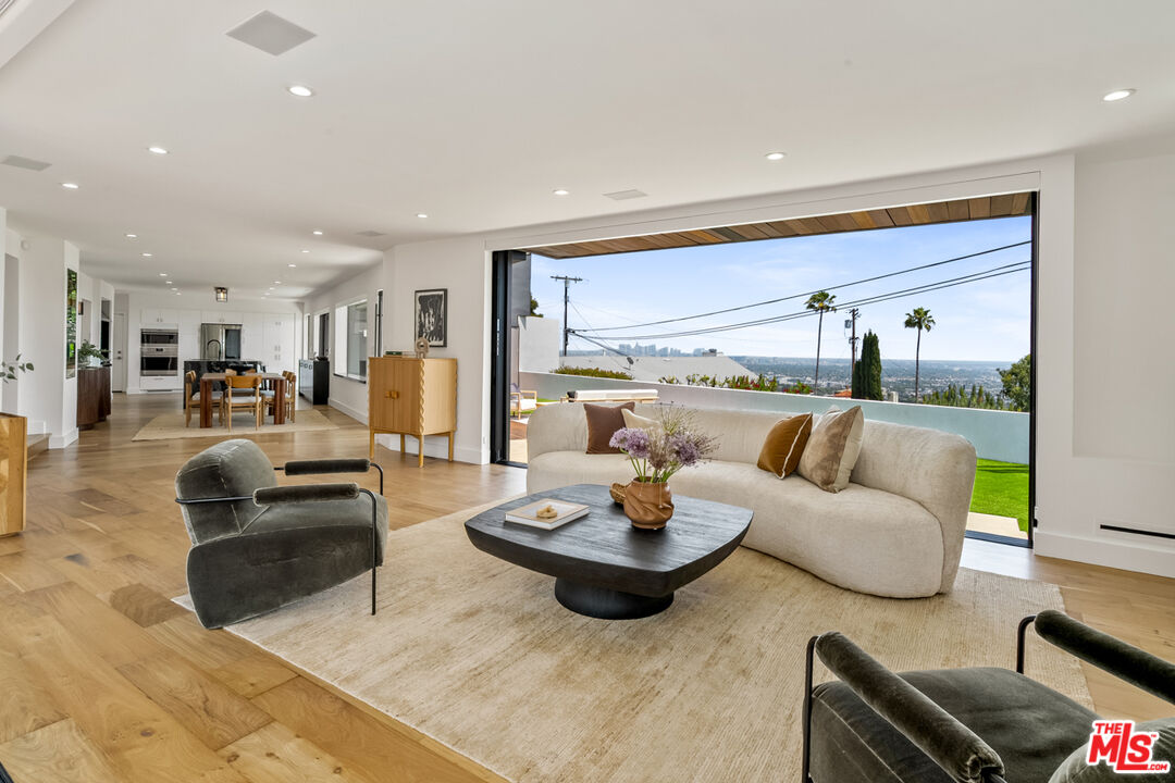 8021 Floral Ave