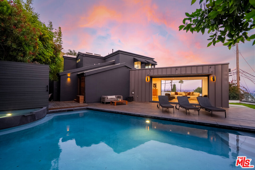 8021 Floral Ave