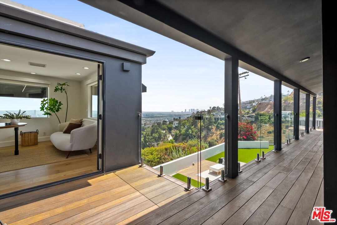 8021 Floral Ave