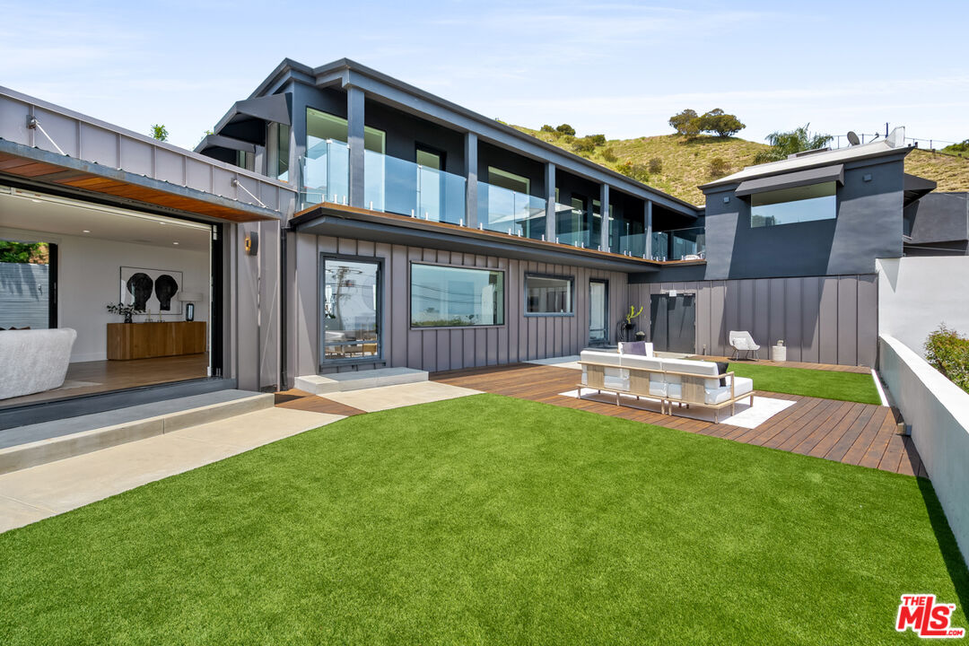 8021 Floral Ave