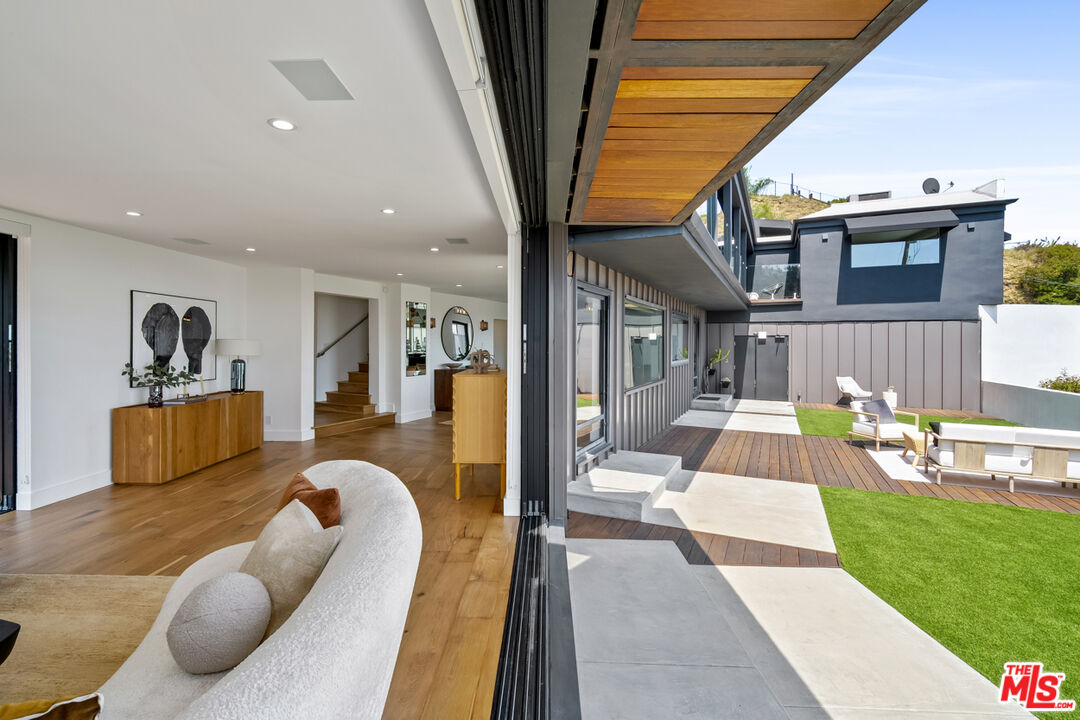 8021 Floral Ave